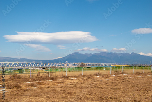 Photos 静岡県 富士山と東海道新幹線 富士川橋梁を走る日本の象徴的な風景（Mount Fuji and Tokaido Shinkansen crossing the
