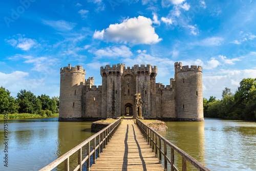 Obraz na płótnie Medieval Bodiam Castle Entrance Bridge over Water Moat in Bodiam, East Sussex, E