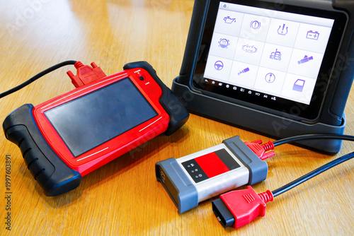 Professional Multi-brand Car Diagnostic Equipment and Scan Tool Kit with OBD2 Interfaces