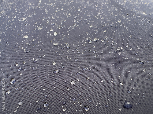 Photos Water droplets on dark gray surface with hydrophobic effect texture close up bac