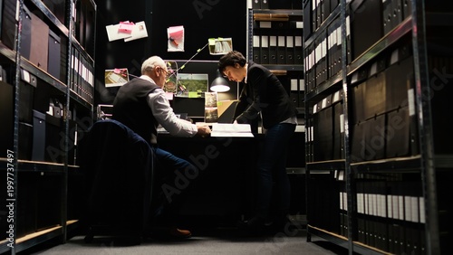 Foto Team of experts read case files in police incident room, using confidential documents and records