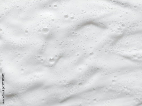Foto Abstract white soap foam texture with light fluffy bubbles background