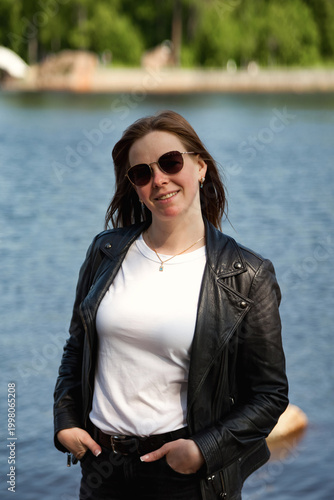 Fényképezés A young woman is posing near the lake in Jyvaskylä, Finland