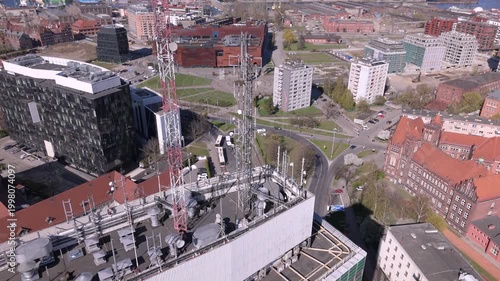 Smart city 5G network infrastructure with rooftop antennas, digital connectivity, AI driven technology and urban mobility concept 