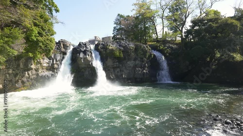 静岡県裾野市の五竜の滝（中央公園）にある三条の滝
