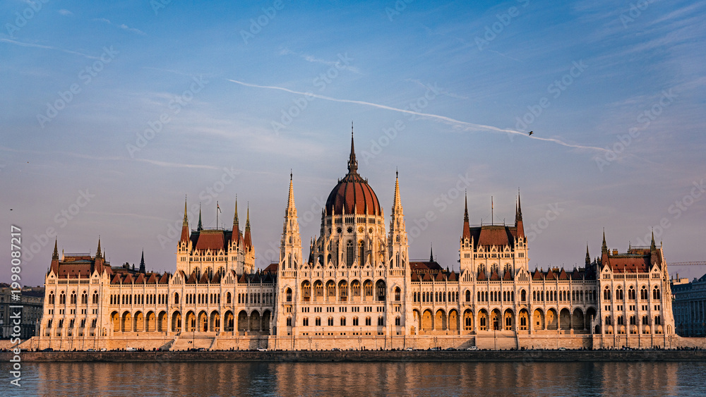 Fototapeta premium hungarian parliament building in budapest