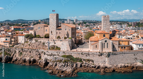 Obraz na plátně Medieval Chateau Grimaldi in Antibes sits on a rocky peninsula, two square tower