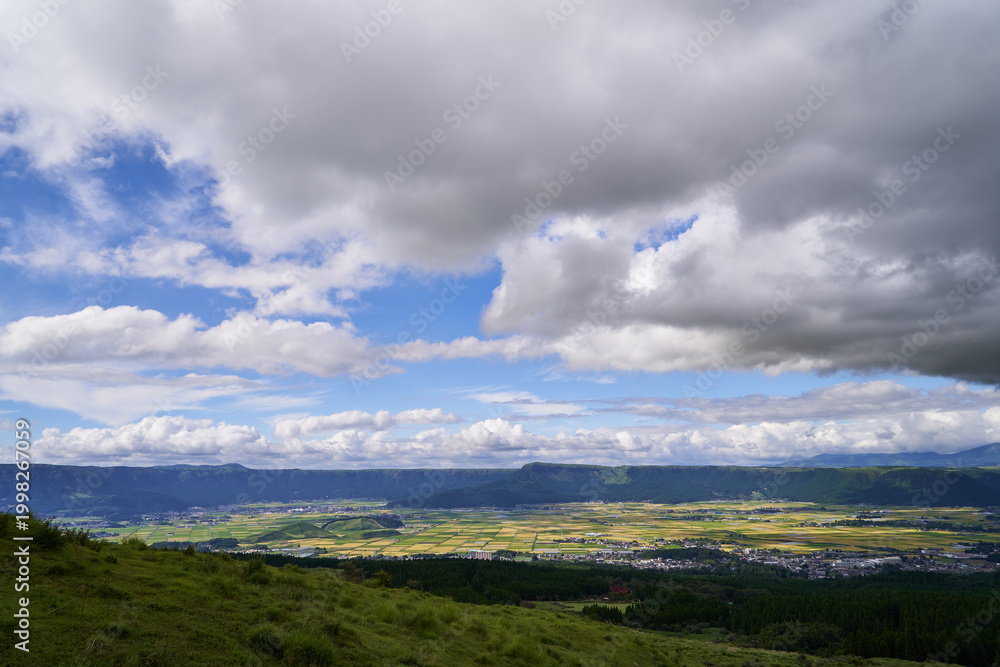 Fototapeta premium 熊本県 阿蘇パノラマラインの景色