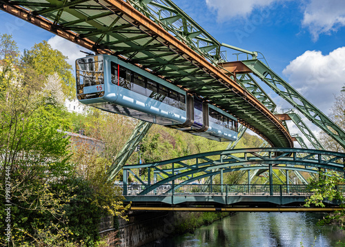 Wuppertal, Nordrhein-Westfalen, Deutschland - Wuppertaler Schwebebahn im April 2026