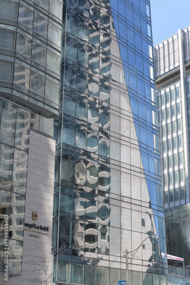 Fototapeta premium windows with mirror reflection on the exterior of Shangri-La, a five-star hotel, located at 188 University Av, Toronto
