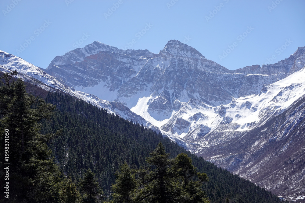 Fototapeta premium Rugged Alpine Peaks In Clear Winter Light