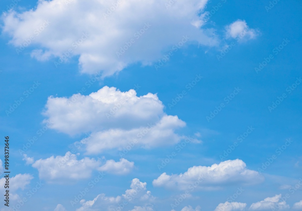 Obraz premium Clear nature with cirrus details in cumulus