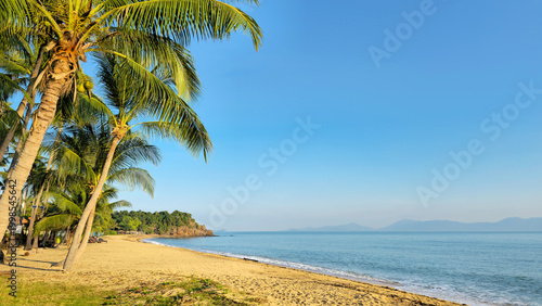 Photos Mae Nam Beach with palm trees in the light of sunset, Island Ko Samui, Surat Thani, Thailand