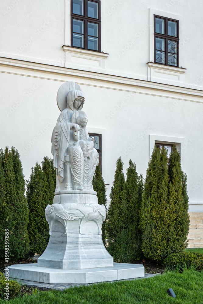 Obraz premium Religious statue virgin mary child sculpture