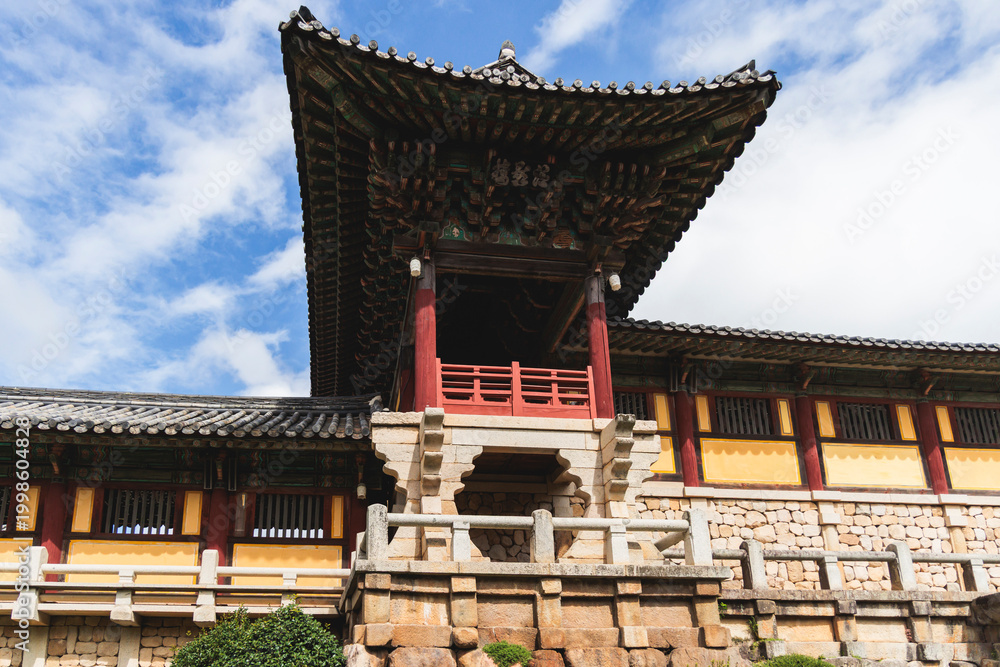 Obraz premium Bulguksa Buddhist Temple, Gyeongju city, South Korea, view in a sunny day, North Gyeongsang Province, Bulguksa Burimun Gate, Jinhyeon-dong, Tohamsan mountain, Yeongnam region, Gyeongju National Park