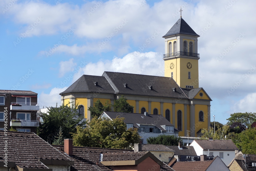 Obraz premium Katholische Kirche Mariä Himmelfahrt in Mainz-Weisenau