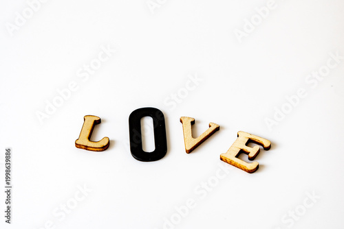 Cuadro en lienzo wooden letters showing the word LOVE, the letter o is different