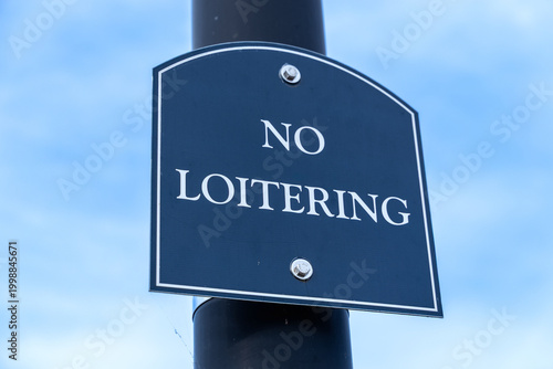 Foto Blue No Loitering Sign on Black Pole Against Blue Sky