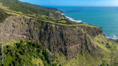 Photos Aerial view of the rugged coastline of Raglan, New Zealand