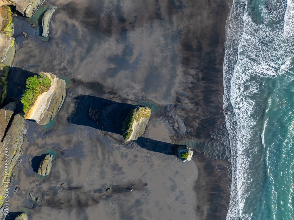 Ταπετσαρία Aerial view of the Three Sisters and Elephant Rock formations on the Tongaporutu Beach in the Taranaki region of New Zealand