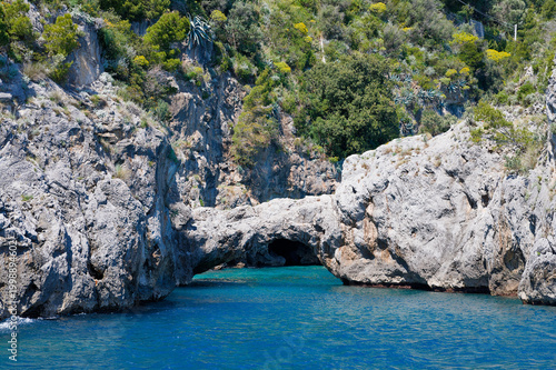 Obraz na plátně L'arco dell'amore, Lovers’ Arch, Arch of Lovers at Santa Croce, Amalfi Coast, It