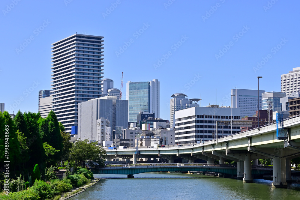 Obraz premium 堂島川から見る大阪の都市風景
