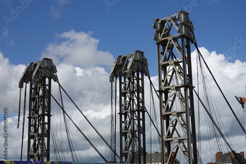 Pose du tablier du pont Anne de Bretagne à Nantes