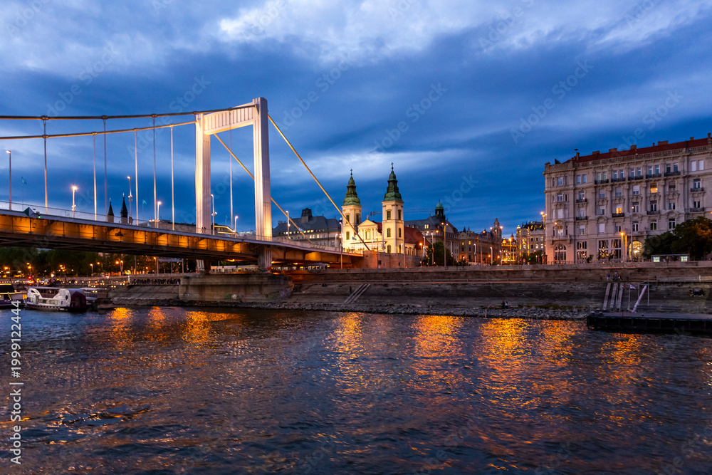 Fototapeta premium Historical buildings and the Elisabeth Bridge illuminated in twilight in Budapest, Hungary