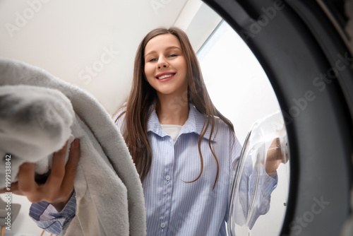 Young woman unloading washi...