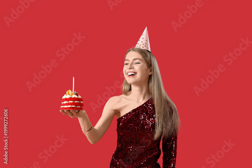 Young woman with birthday c...