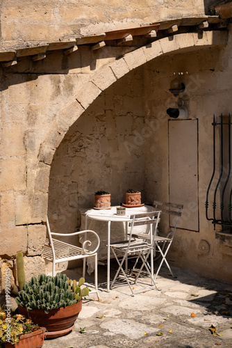 Slika na platnu two chairs and a table in an alcove