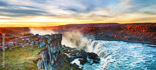 Foto Beautiful landscape with most powerful waterfall in Europe Dettifoss in Vatnajokull National Park in Northeast Iceland