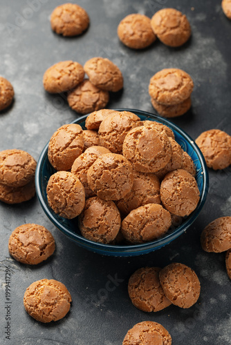 Φωτογραφία Amaretti biscuits, a traditional Italian sweet and crunchy almond cookies