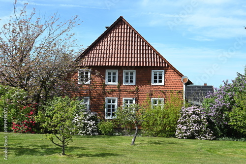 Traditionelles Schaumburger Bauerhaus mit Rundwalmdach der sogenannten Schaumburger Mütze