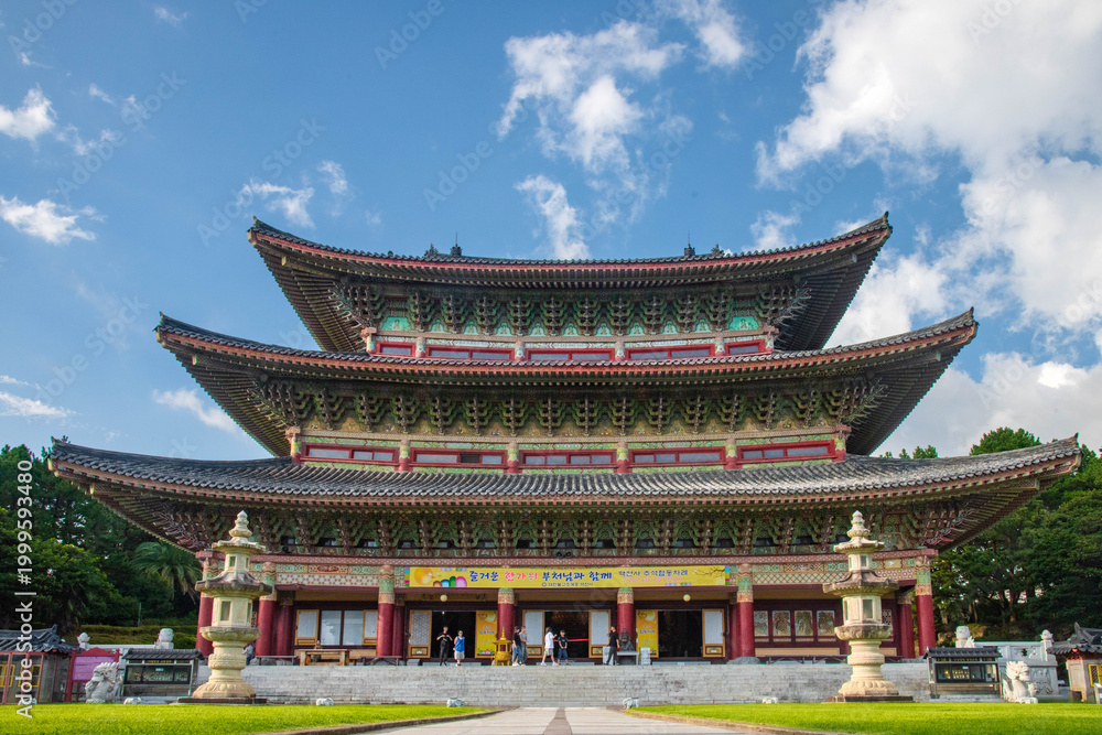 Obraz premium Temple Yakcheonsa, Jeju, Corée du Sud, Asie