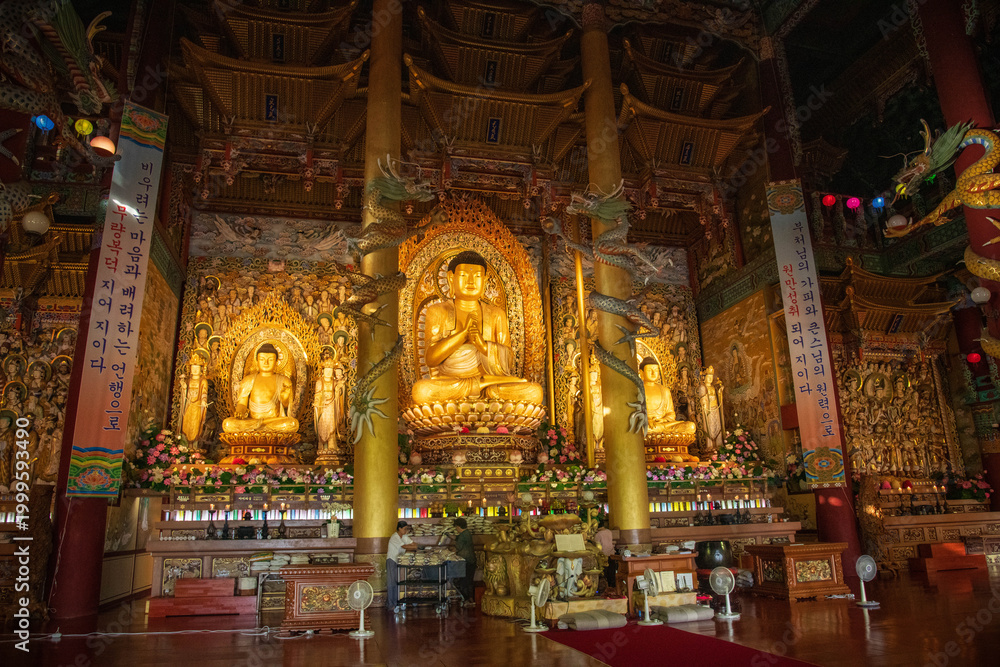Fototapeta premium Temple Yakcheonsa, Jeju, Corée du Sud, Asie