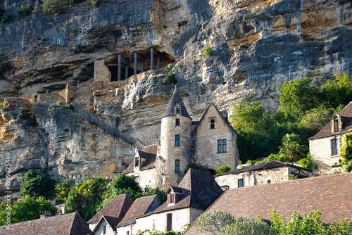 Quadro em tela Medieval troglodyte fort and traditional stone houses in La Roque Gageac France