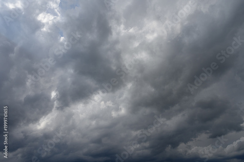 Foto Overcast sky with dense stratiform clouds