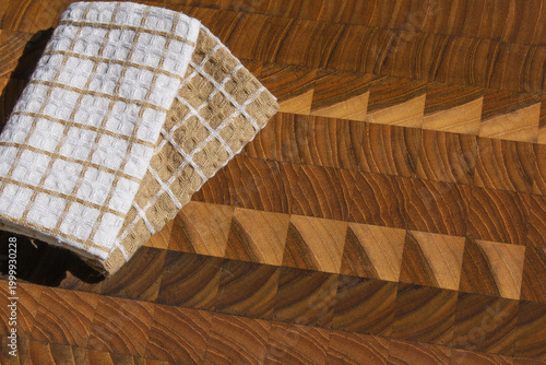 Tableau sur toile It is a cutting board and a dishcloth.
