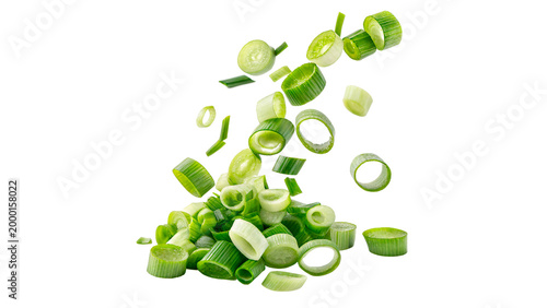 Foto Fresh green onion pieces falling in the air isolated on transparent background