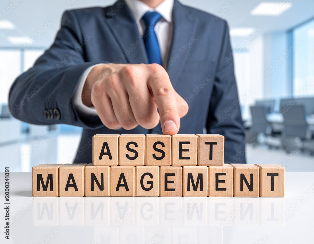 Obraz premium Asset Management - Geschäftsmann zeigt auf das Wort 