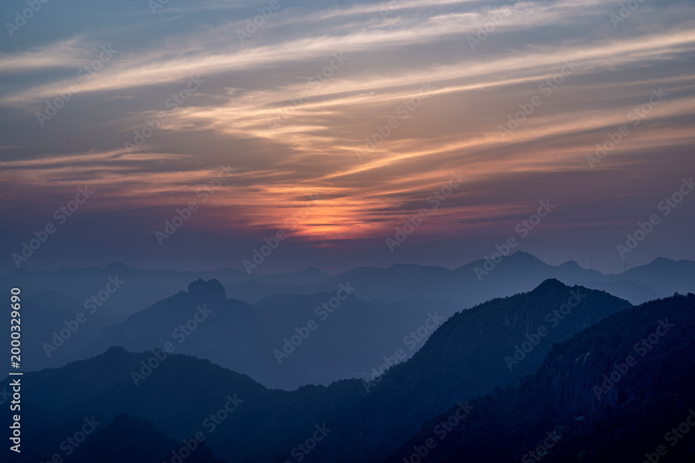 Fototapeta premium Twilight at Yueqing Mountain Top
