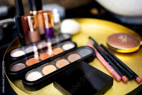 Tableau sur toile Close up makeup brushes and cosmetics on the table in the beauty salon