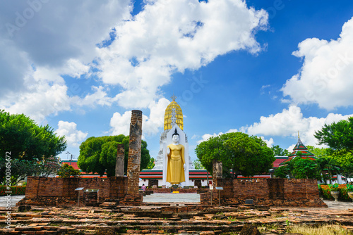 Foto Old Buddha statue at Wat Phra Si Rattana Mahathat also colloquially referred to as Wat Yai is a Buddhist temple (wat) It is a major tourist is Public places attraction Phitsanulok,Thailand
