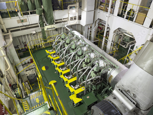 Εκτύπωση καμβά main engine of big cargo ship. engine room. machinery space