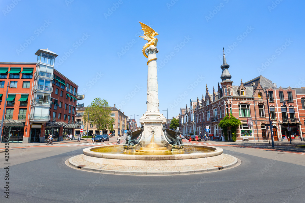 Fototapeta premium Drakenfontein golden dragon fountain in Den Bosch, Netherlands