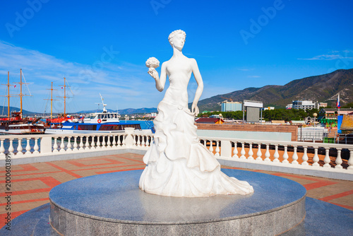 Bild auf Leinwand White Bride Sculpture in Gelendzhik