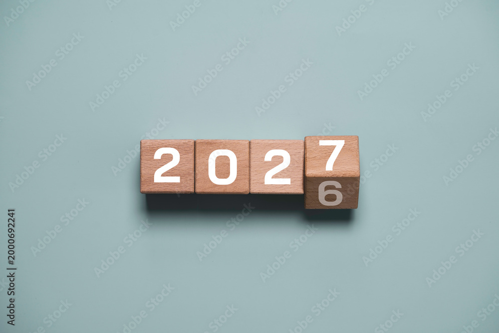 Naklejka premium New year transition concept with wooden blocks changing from 2026 to 2027 for business planning, goal setting, future strategy, growth opportunities and fresh start for success in upcoming year