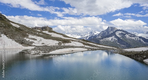 Friesenbergsee with Friesenberghaus in front of snowy mountains, Zillertal Alps, Zillertal, Tyrol, Austria