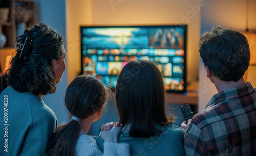 Canvastavla Family Enjoying Movie Night Together Watching Streaming TV at Home